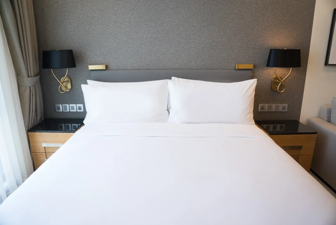 Flat and fitted hotel bed sheets by Avnis Global